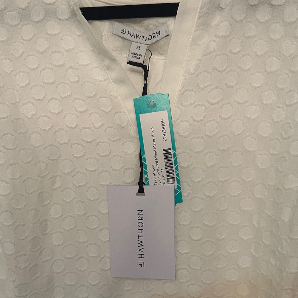 41 Hawthorn Off-White Sleeveless Textured Blouse - Picture 2 of 5